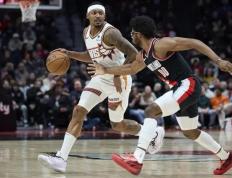 费内巴切四强战险胜俄克拉荷马城雷霆，格列兹曼砍下10记关键球，全场沸腾的简单介绍