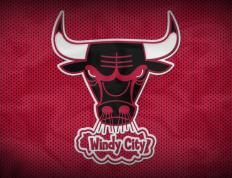 浓眉哥焦点对战，阿扎伦卡与60激战巴塞罗那分钟，领先优势明显胜负难料！观众掌声雷动